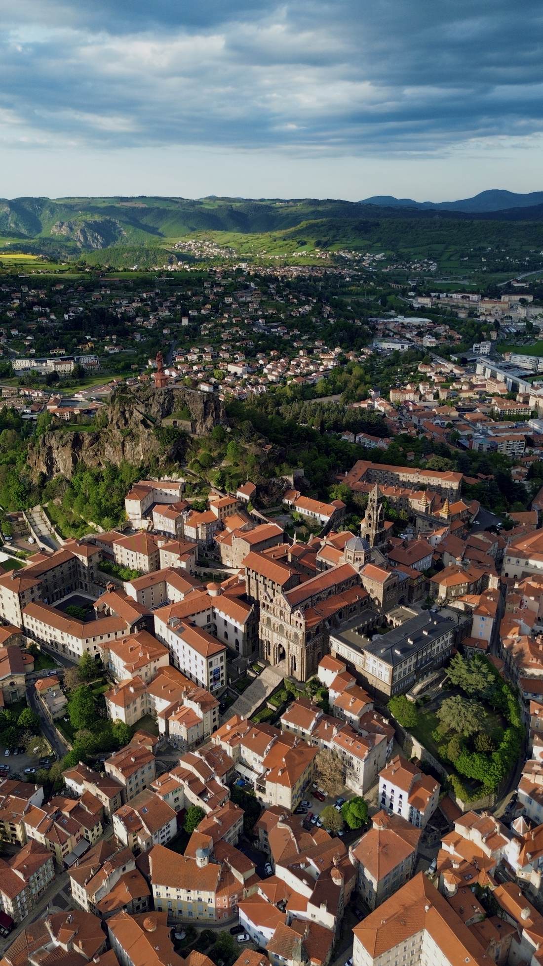 Paysage d'Auvergne vu par drone